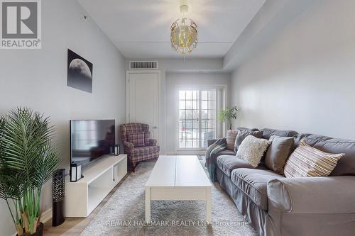 315 - 1077 Gordon Street, Guelph, ON - Indoor Photo Showing Living Room