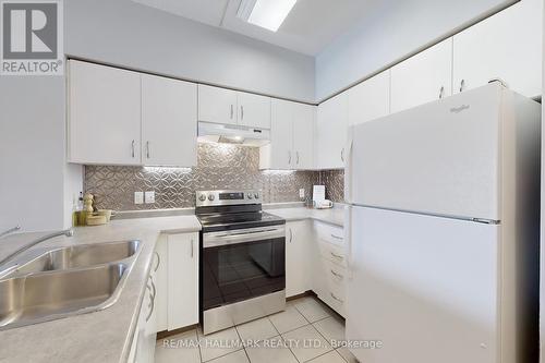 315 - 1077 Gordon Street, Guelph, ON - Indoor Photo Showing Kitchen With Double Sink