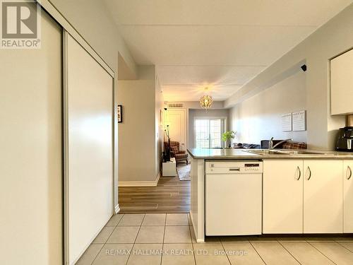 315 - 1077 Gordon Street, Guelph, ON - Indoor Photo Showing Kitchen