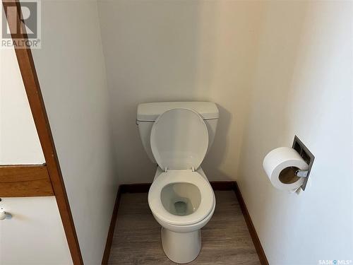 233 6Th Avenue E, Gravelbourg, SK - Indoor Photo Showing Bathroom