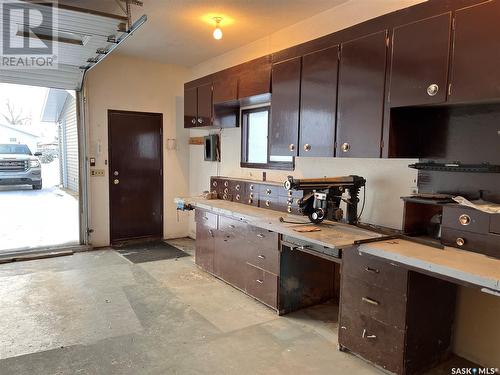 233 6Th Avenue E, Gravelbourg, SK - Indoor Photo Showing Kitchen