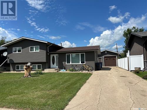 233 6Th Avenue E, Gravelbourg, SK - Outdoor