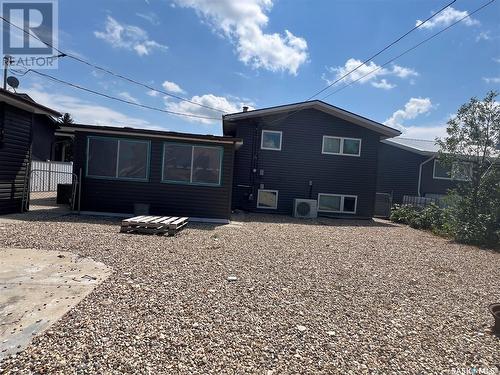 233 6Th Avenue E, Gravelbourg, SK - Outdoor