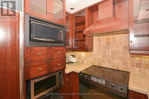 301 - 10 Bellair Street, Toronto, ON - Indoor Photo Showing Kitchen