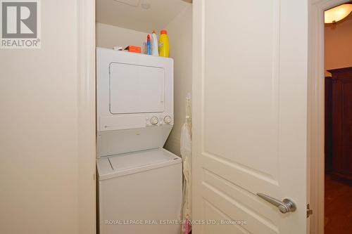 301 - 10 Bellair Street, Toronto, ON - Indoor Photo Showing Laundry Room