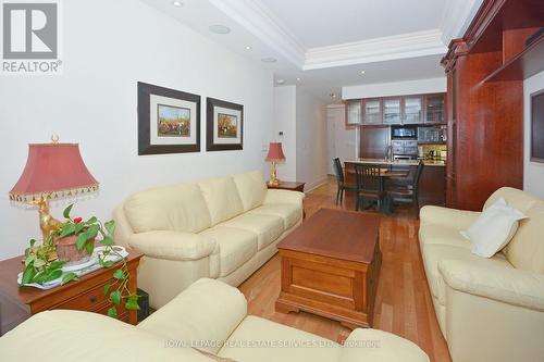 301 - 10 Bellair Street, Toronto, ON - Indoor Photo Showing Living Room