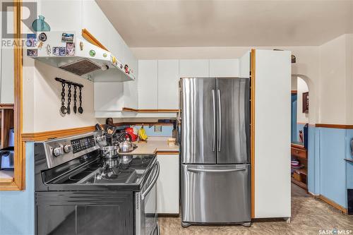 731 L Avenue S, Saskatoon, SK - Indoor Photo Showing Kitchen