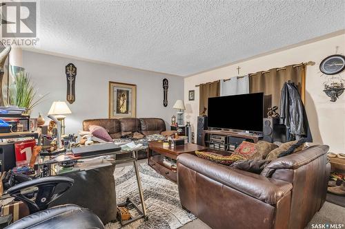 731 L Avenue S, Saskatoon, SK - Indoor Photo Showing Living Room