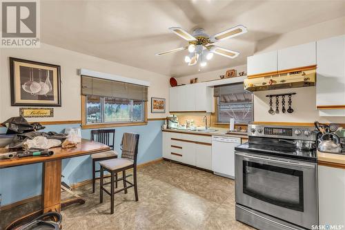 731 L Avenue S, Saskatoon, SK - Indoor Photo Showing Kitchen