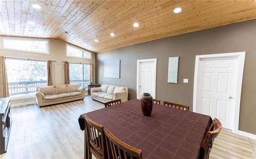 42 Colleen Avenue, Arnes, MB - Indoor Photo Showing Other Room