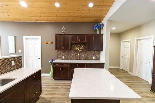 42 Colleen Avenue, Arnes, MB - Indoor Photo Showing Kitchen With Upgraded Kitchen