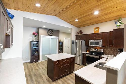 42 Colleen Avenue, Arnes, MB - Indoor Photo Showing Kitchen With Double Sink