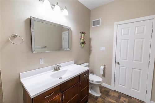 42 Colleen Avenue, Arnes, MB - Indoor Photo Showing Bathroom