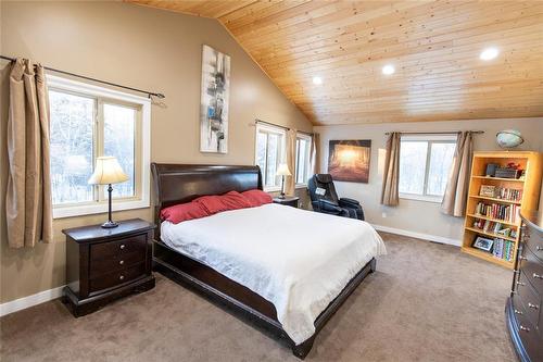 42 Colleen Avenue, Arnes, MB - Indoor Photo Showing Bedroom