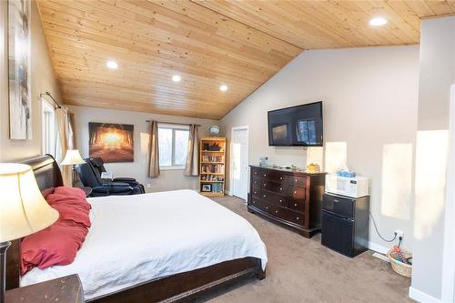 42 Colleen Avenue, Arnes, MB - Indoor Photo Showing Bedroom