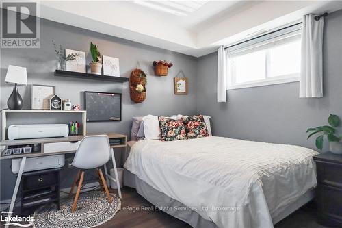 213 - 50 Mulligan Lane, Wasaga Beach, ON - Indoor Photo Showing Bedroom