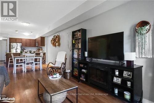 213 - 50 Mulligan Lane, Wasaga Beach, ON - Indoor Photo Showing Living Room