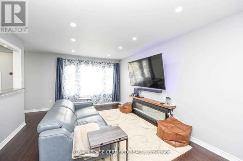 87 Newlyn Crescent, Brampton, ON - Indoor Photo Showing Living Room