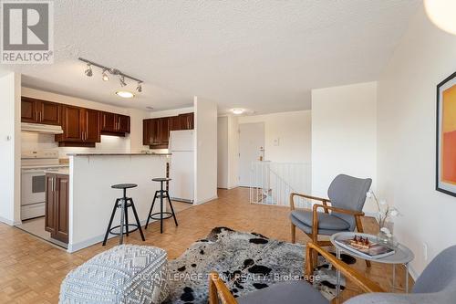 631 - 515 St Laurent Boulevard, Ottawa, ON - Indoor Photo Showing Kitchen