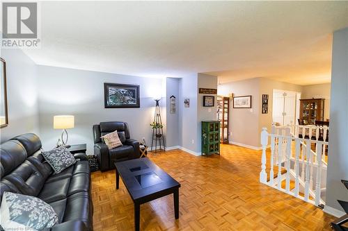 7 Fieldgate Drive, Brantford, ON - Indoor Photo Showing Living Room