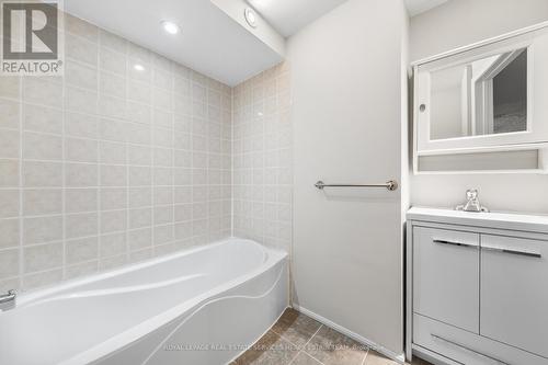 7 Kecala Road, Toronto, ON - Indoor Photo Showing Bathroom