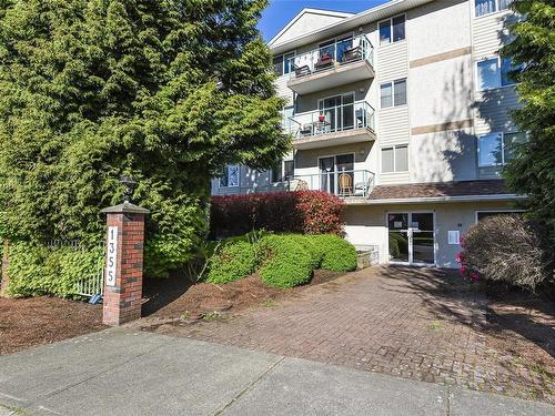 201-1355 Cumberland Rd, Courtenay, BC - Outdoor With Balcony