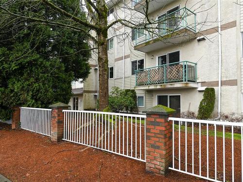 201-1355 Cumberland Rd, Courtenay, BC - Outdoor With Balcony