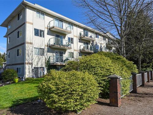 201-1355 Cumberland Rd, Courtenay, BC - Outdoor With Balcony