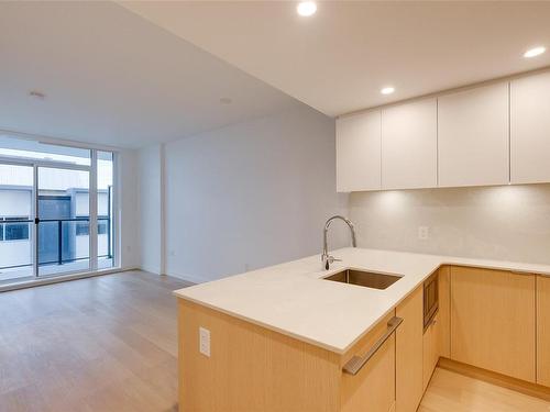 606-1100 Yates St, Victoria, BC - Indoor Photo Showing Kitchen