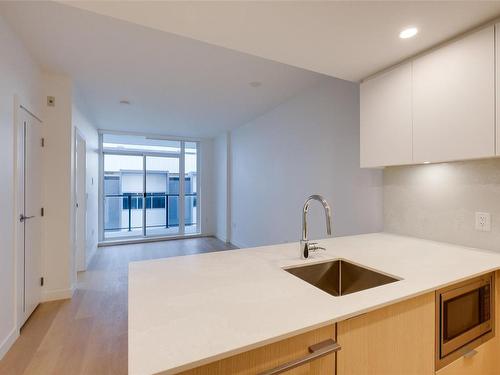 606-1100 Yates St, Victoria, BC - Indoor Photo Showing Kitchen