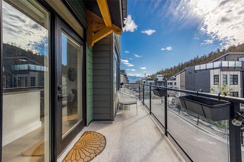 114-1435 Cara Glen Court, Kelowna, BC - Outdoor With Balcony With Exterior