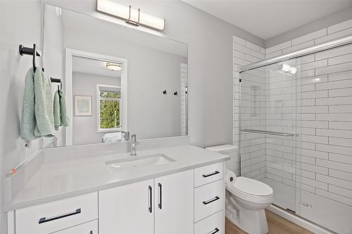 114-1435 Cara Glen Court, Kelowna, BC - Indoor Photo Showing Bathroom