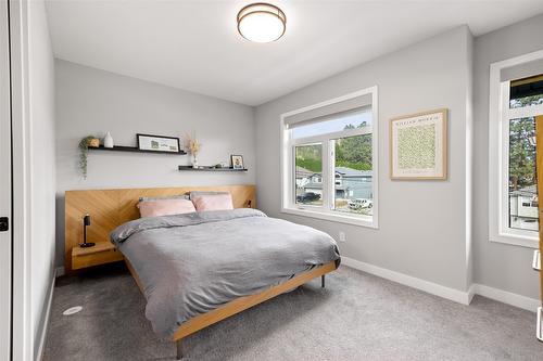 114-1435 Cara Glen Court, Kelowna, BC - Indoor Photo Showing Bedroom