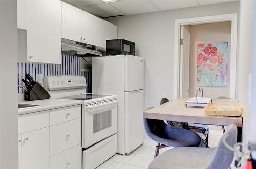 3582 Apple Way Boulevard, West Kelowna, BC - Indoor Photo Showing Kitchen