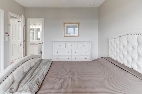 3582 Apple Way Boulevard, West Kelowna, BC - Indoor Photo Showing Bedroom