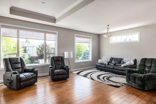 12870 Cliffshore Drive, Lake Country, BC - Indoor Photo Showing Living Room