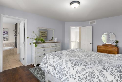 3374 Larkspur Court, Kelowna, BC - Indoor Photo Showing Bedroom