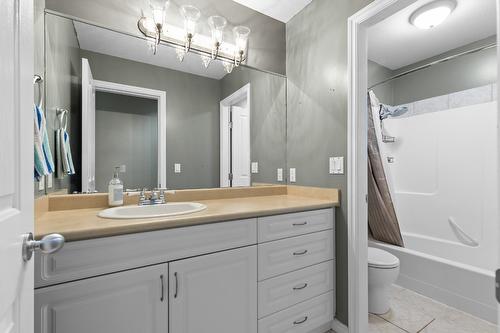 3374 Larkspur Court, Kelowna, BC - Indoor Photo Showing Bathroom