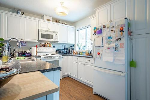 3755 Glover Avenue, Armstrong, BC - Indoor Photo Showing Kitchen