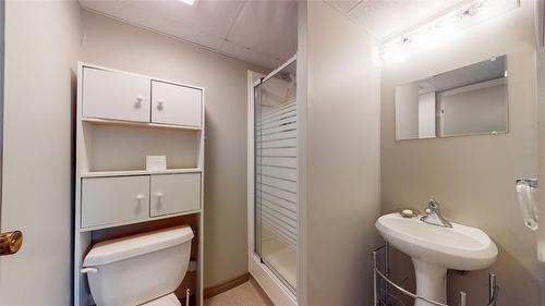 1308 13Th Street, Cranbrook, BC - Indoor Photo Showing Bathroom