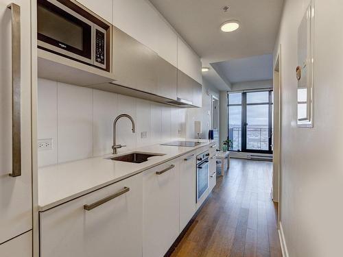 Cuisine - 2107-628 Rue St-Jacques, Montréal (Ville-Marie), QC - Indoor Photo Showing Kitchen With Upgraded Kitchen