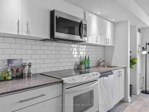 917-4K Spadina Ave, Toronto, ON - Indoor Photo Showing Kitchen