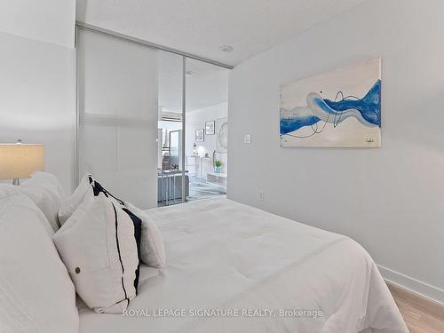 917-4K Spadina Ave, Toronto, ON - Indoor Photo Showing Bedroom