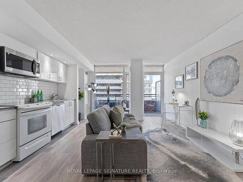 917-4K Spadina Ave, Toronto, ON - Indoor Photo Showing Kitchen