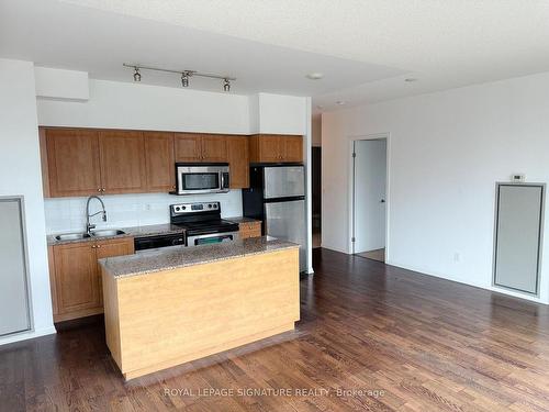 209-215 Fort York Blvd, Toronto, ON - Indoor Photo Showing Kitchen With Double Sink