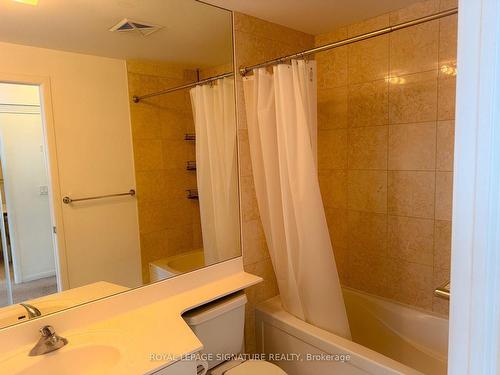 209-215 Fort York Blvd, Toronto, ON - Indoor Photo Showing Bathroom