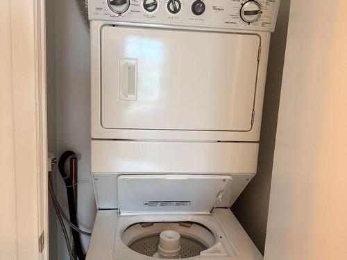 209-215 Fort York Blvd, Toronto, ON - Indoor Photo Showing Laundry Room