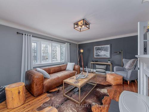 442 Main St, King, ON - Indoor Photo Showing Living Room