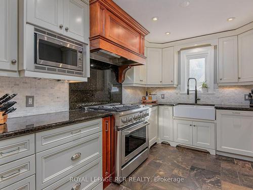 442 Main St, King, ON - Indoor Photo Showing Kitchen With Upgraded Kitchen