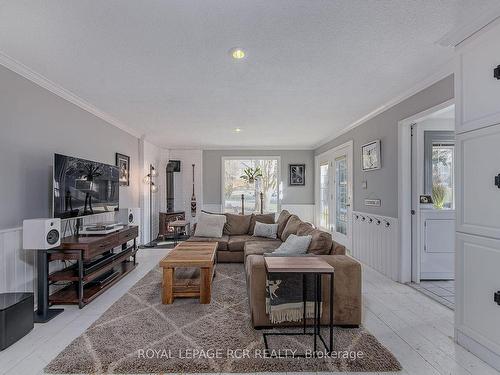 442 Main St, King, ON - Indoor Photo Showing Living Room